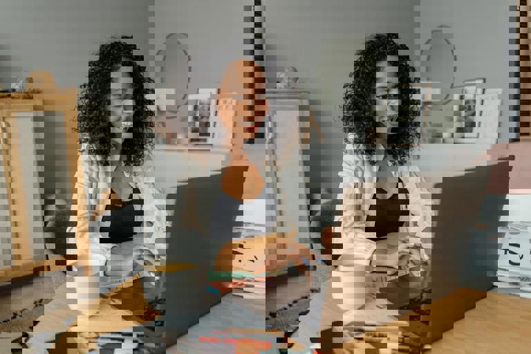 Remote Work Boom Shifts City Workers to Coastal Retreats for Work-Life Balance